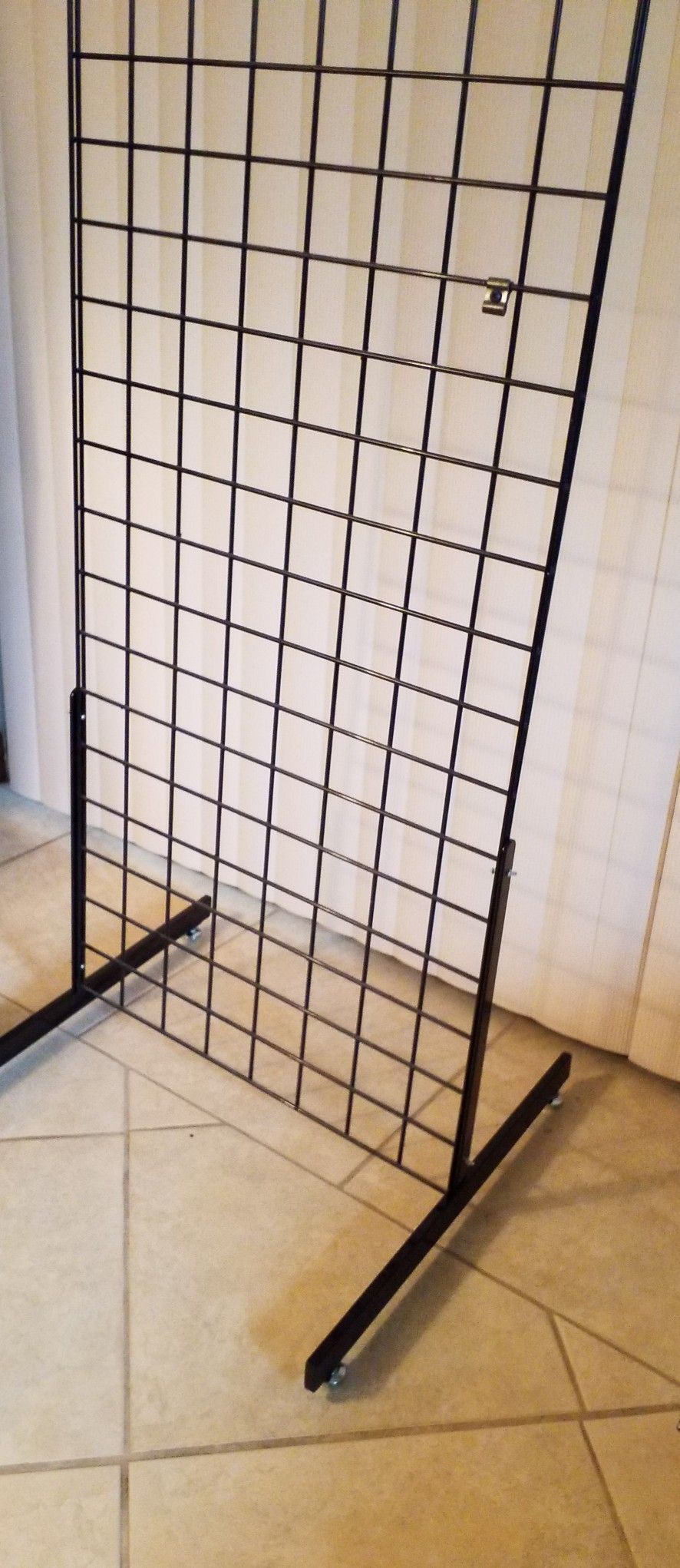 2  PANELES DE EXHIBICIÓN CON SOPORTES PARA EL PISO 72"x24" Pulgadas 