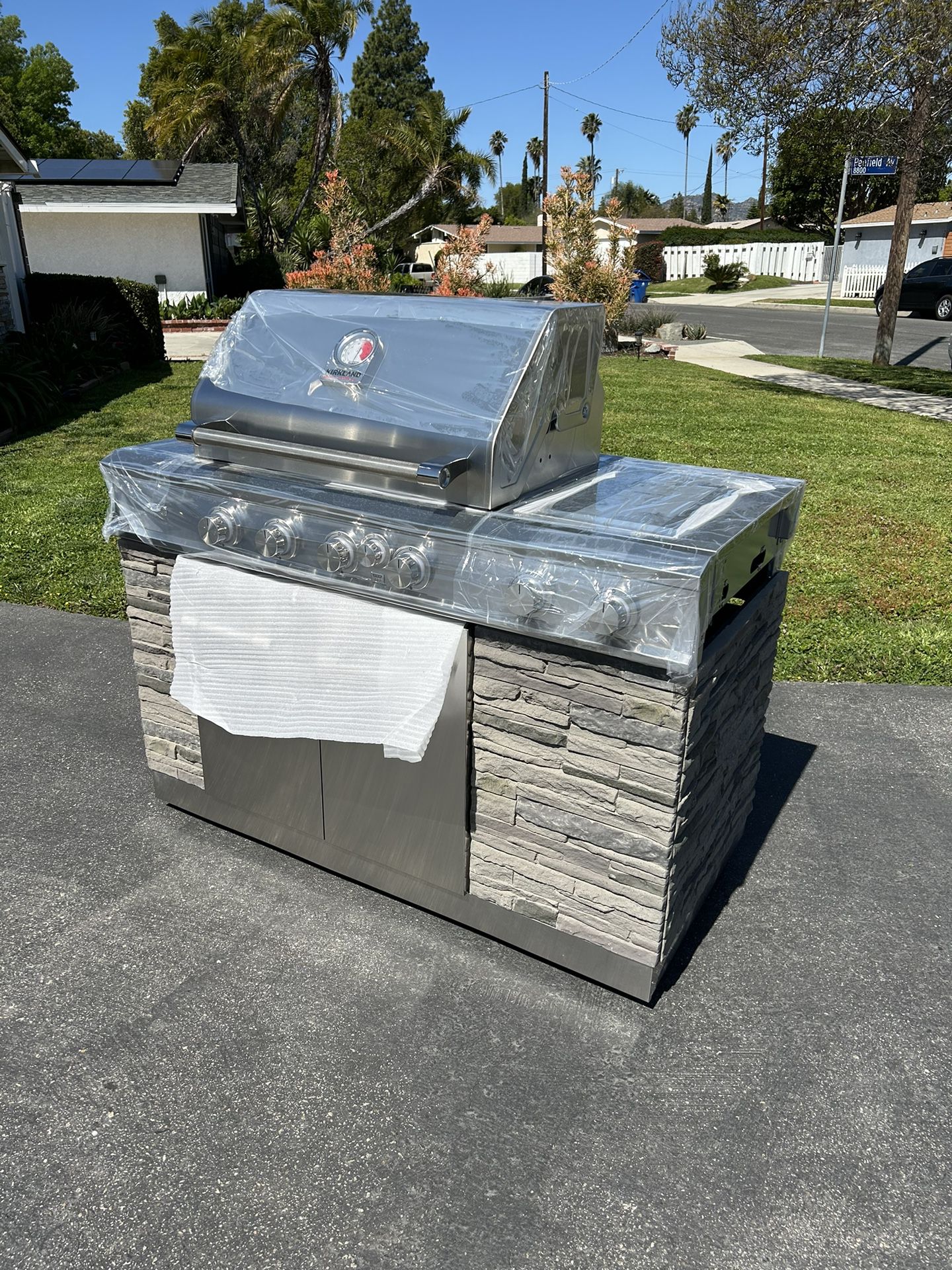 Brand New Kirkland 7 Burner Barbecue  Gas Grill Island  Never Been Used Yet . Completely Assembled Ready To Go. $1600Firm 