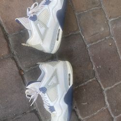 Jordan 4s Size 9 Lowkey beat up