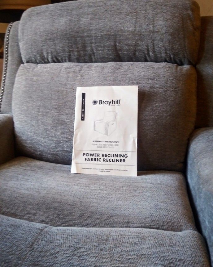 Broyl Hill Reclining Power Fabric Recliner