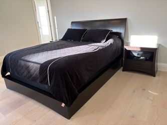 Queen bedroom set with bedframe, two nightstands, and dresser