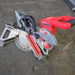 Milwaukee M18 FUEL 18V Lithium-Ion Cordless 7-1/4 in. Dual Bevel Sliding Compound Miter Saw