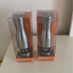 Salt and pepper battery powered grinder new 