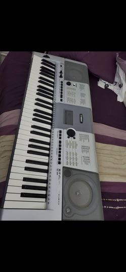 Yamaha PSR-E403 Electronic Keyboard