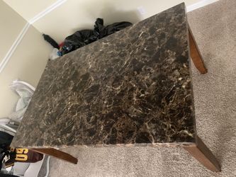 Dining Table / 4 Chairs