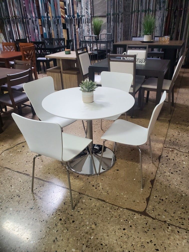 Modern 5-piece White Round Dining Set
(New)