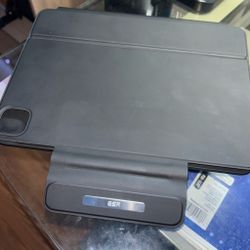 iPad Air 11-inch ESR keyboard case