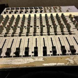 Behringer Mixer 