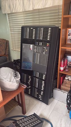 48 channels Yamaha Large Format Audio Mixing Console M7CL