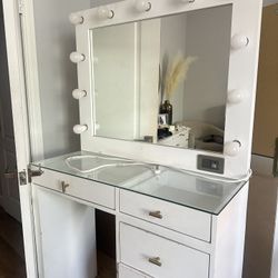 Glam vanity desk with lights