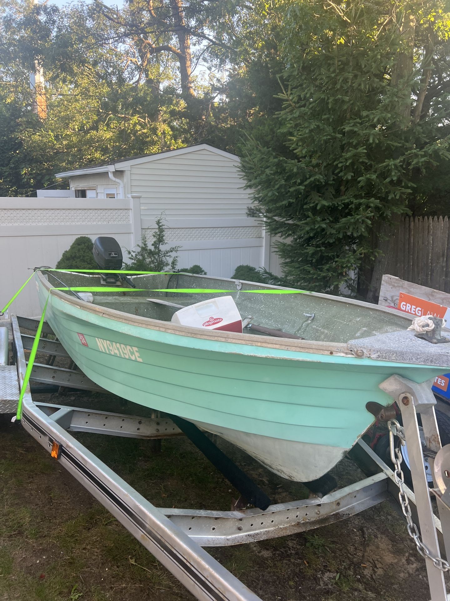 no trailer 15 foot boats doesn’t sink or leak fiberglass have papers