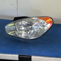 06 - 10 HYUNDAI ACCENT DRIVER Side Headlight Used front Lamp #1365