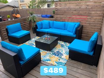 New inbox patio set with cushions (we finance and deliver)