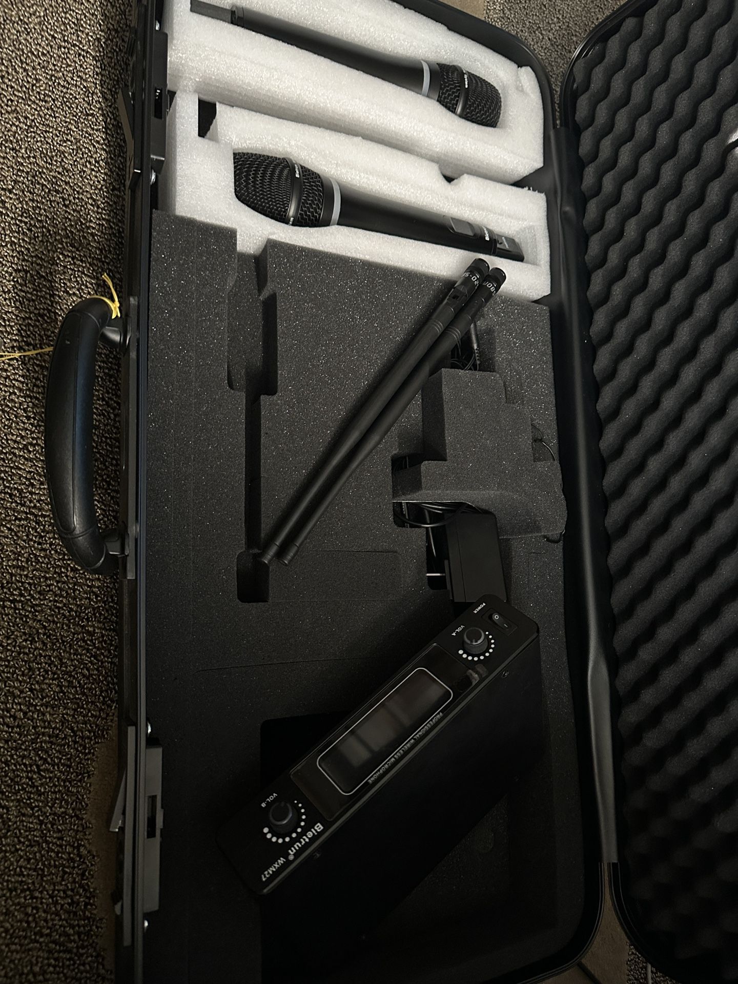 Bietrum UHF Professional Wireless Microphone System