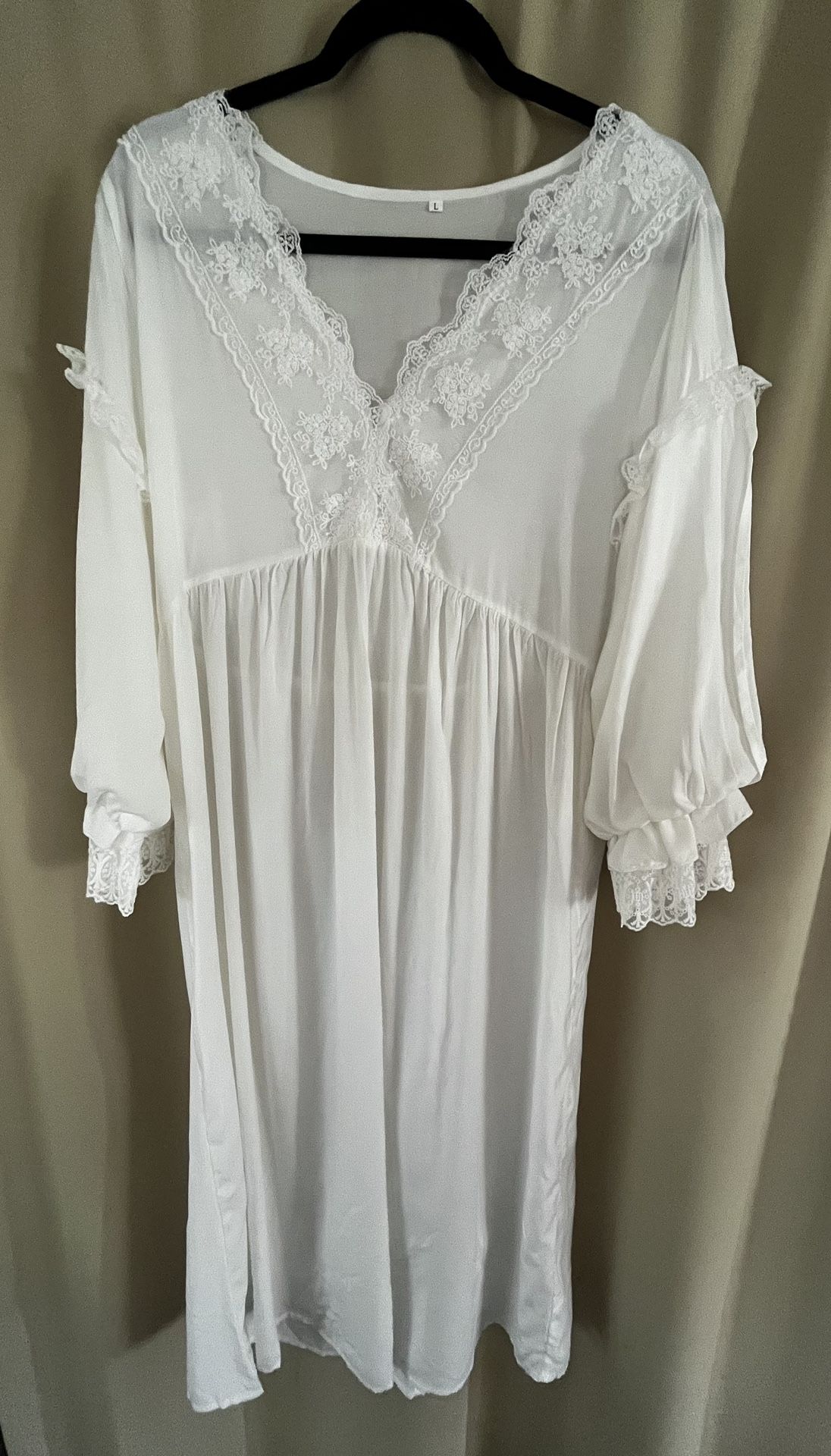 Brand New Women’s Off-White Nightgown Size L