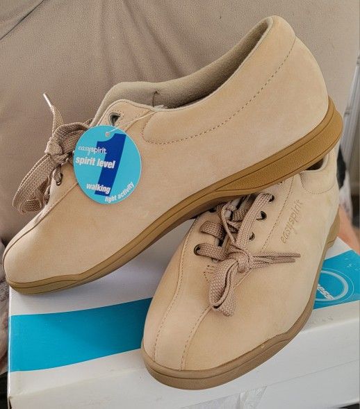 NIB Easy Spirit Hush Puppies