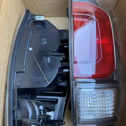 Toyota Tacoma Taillights original with bulbs