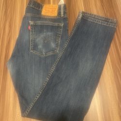 Levi’s Jean Size 33x32                                       O