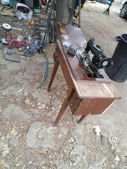 Vintage  singer