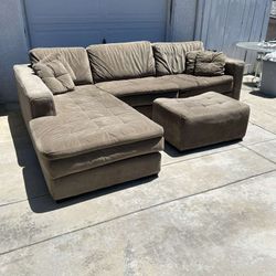 FREE DELIVERY; Sectional Couch With Ottoman
