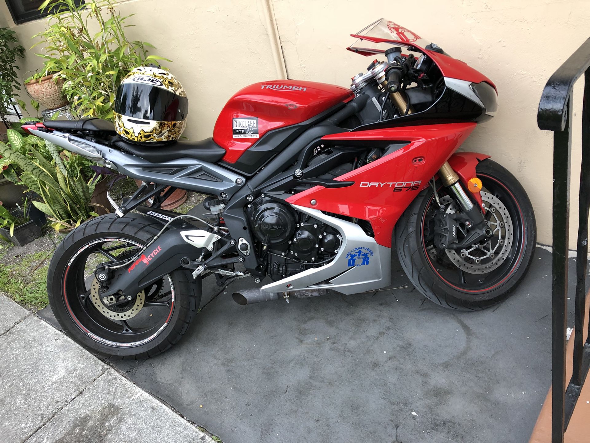 Triumph Daytona 675 2016 title rebuilt. Bike run grate just don’t want it anymore 4500 $ got some Scratches and cracks on the faring