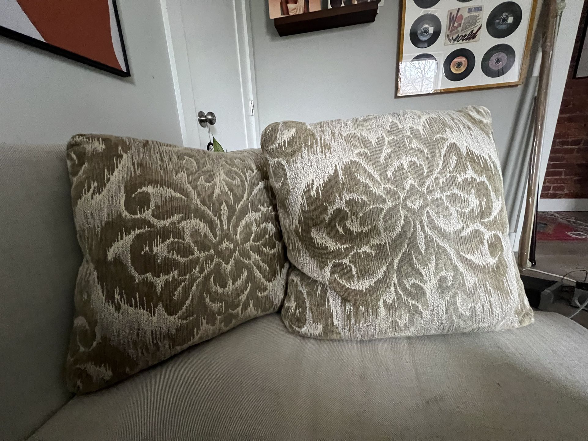 Decorative Crème Accent Pillows