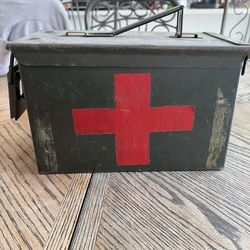 Military ammo/med kit container