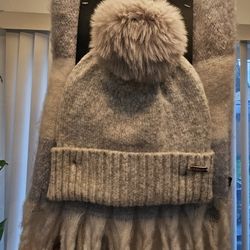 Brand NEW Ladies  SCARF AND HAT GIFT SET