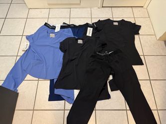 Sketchers scrubs brand new with tags.Medium