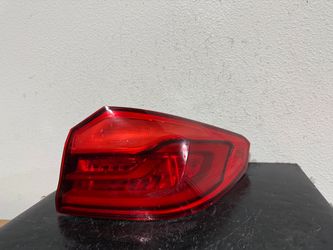BMW 5 SERIES RIGHT TAILLIGHT 2018 