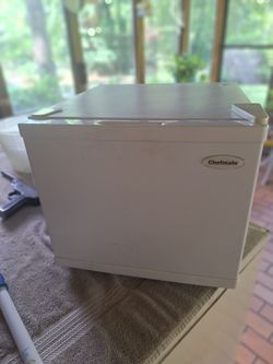 Chef Mate mini refrigerator