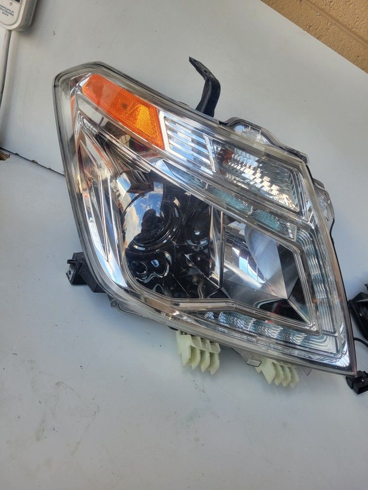 Nissan Armada Right Headlight HID FULL Lid 17 To 20