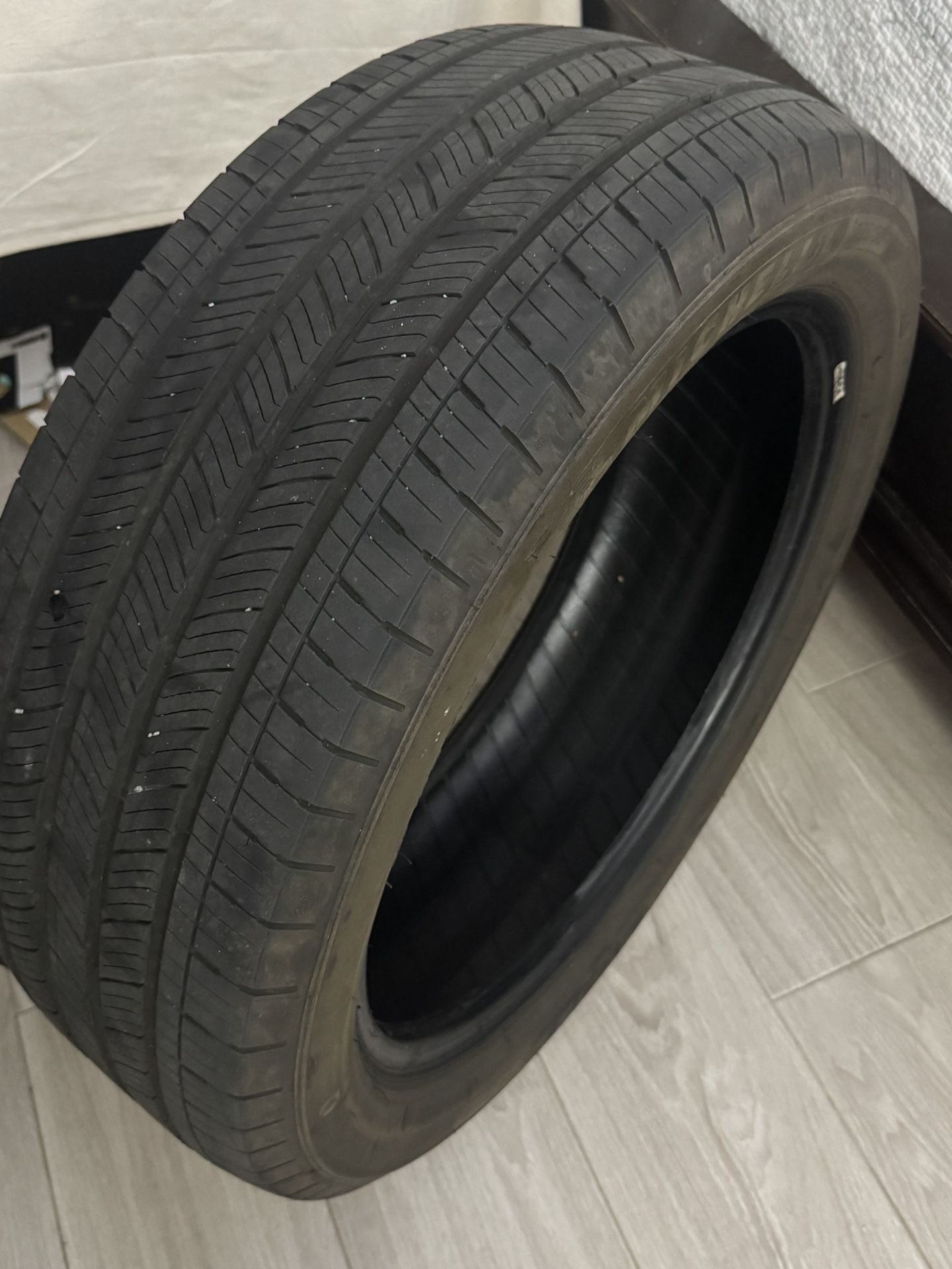 Michelin Tire 235/50R20 – Excellent Condition