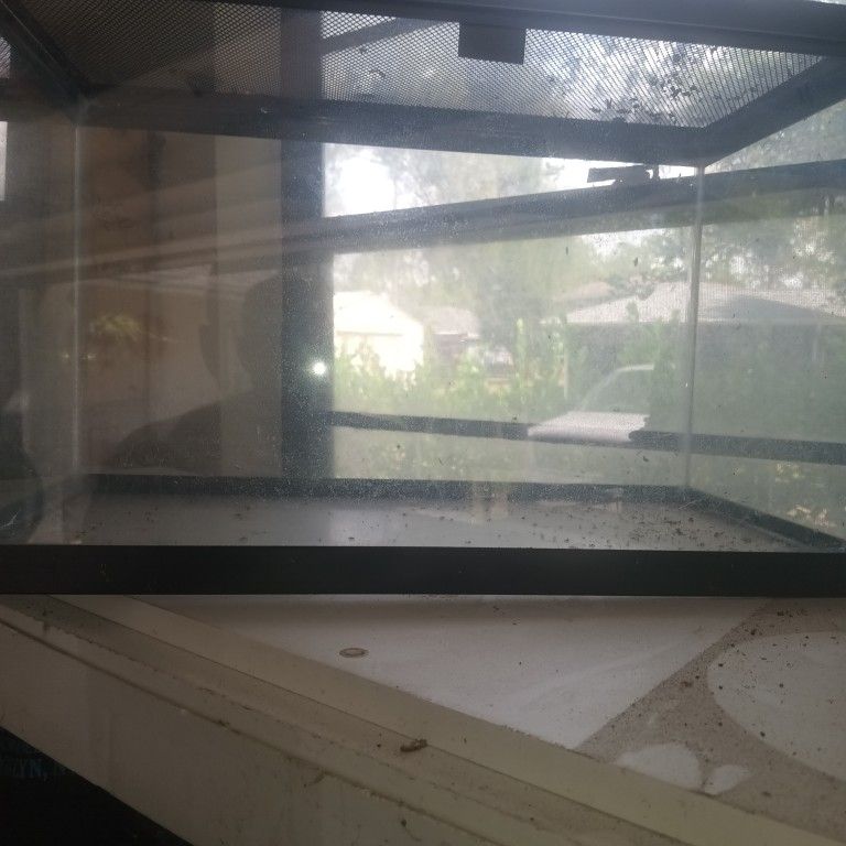10 Gallon Tank With Lid Great For Lizards Or Fish Just The Tank And Lid
