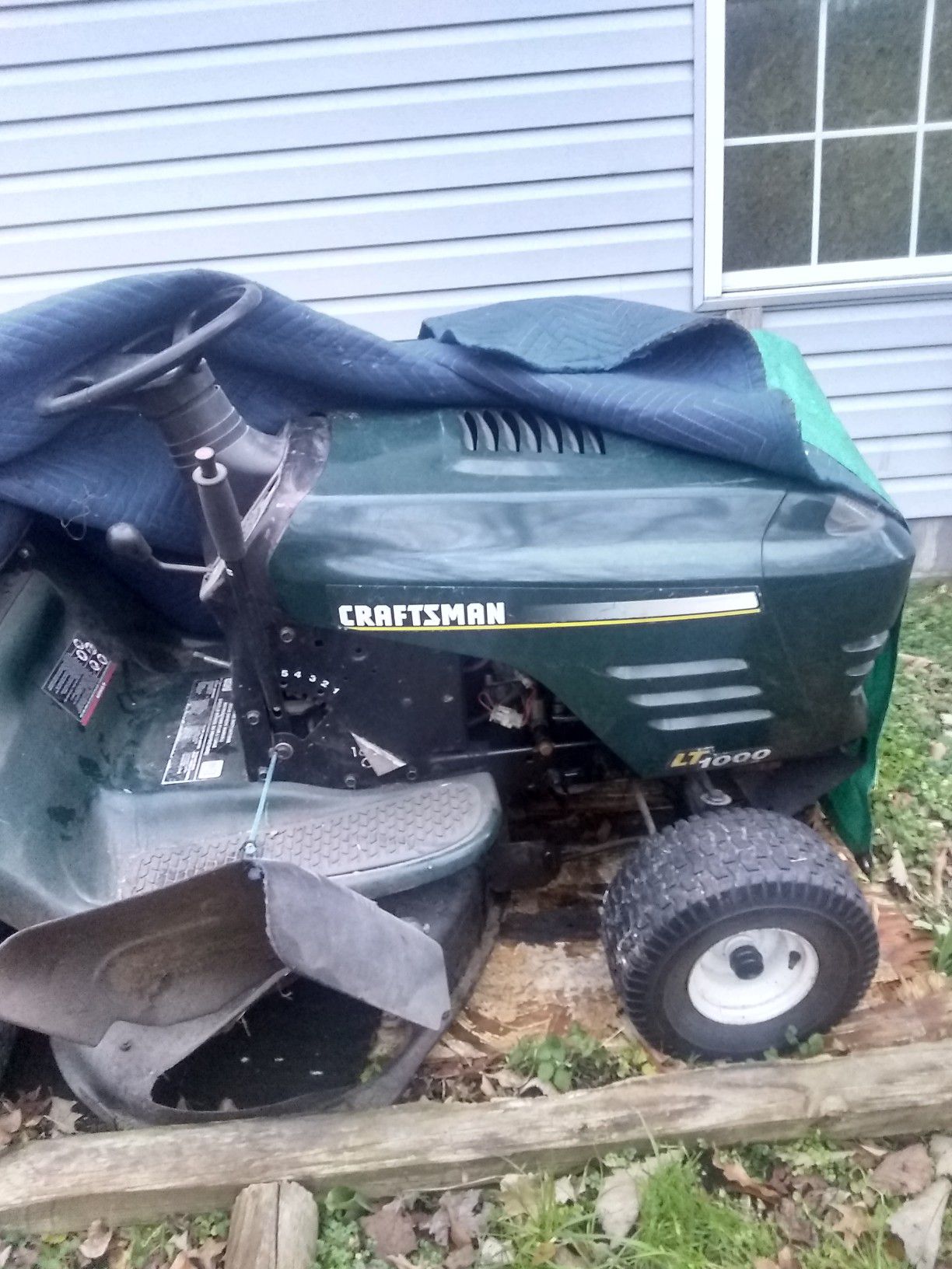 Craftsman riding lawn mower with bag attachment runs great $500$ obo