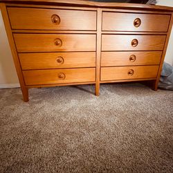 8-drawer Dresser