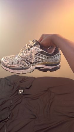 Saucony Omni 9 (white & Gold) (size 10)