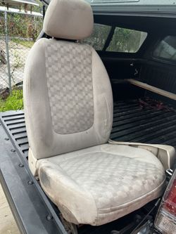 05 Malibu  Driver Seat Electric