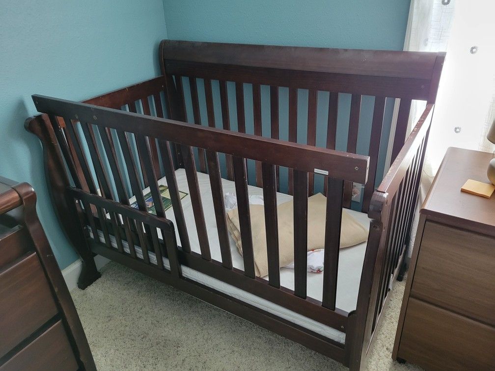 Crib Changing Table And Dresser