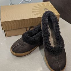 **UGG"S Brown W Rylan Woman"S Size 8
