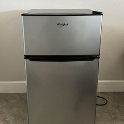 whirlpool mini fridge 3.1 cu