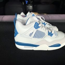 Jordan 4 military blue size 7y 120$