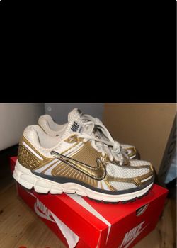 Nike vomero 5 metallic gold size 7.5