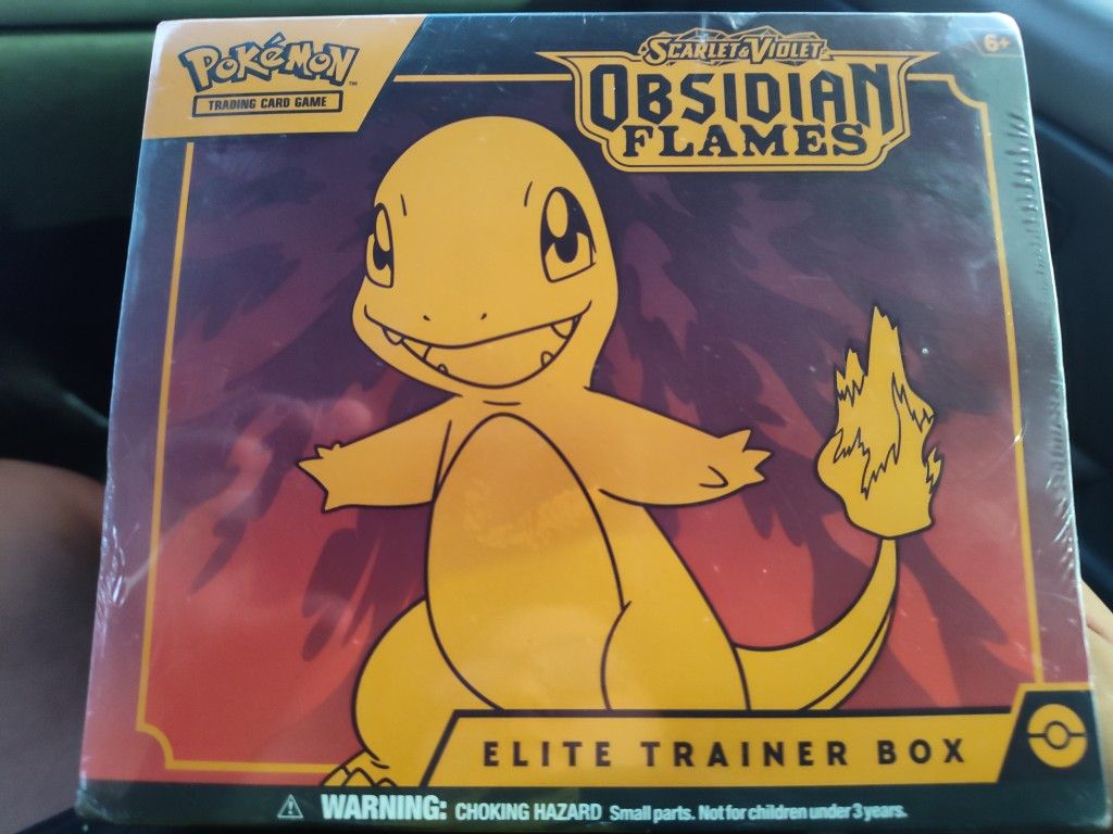 Pokemon Charizard Elite Trainer Bundle