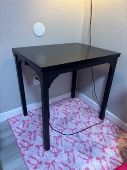 Black extendable dining table