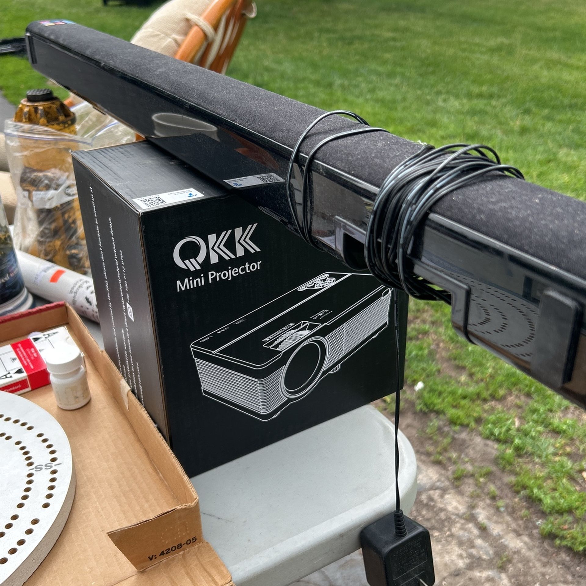 QKK Mini Projector With Sound Bar