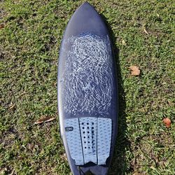 5'8 Lost Pices Surfboard - New Condition