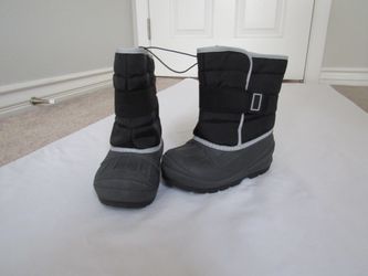 7/8T Black/Gray Snow Boots, Cat & Jack