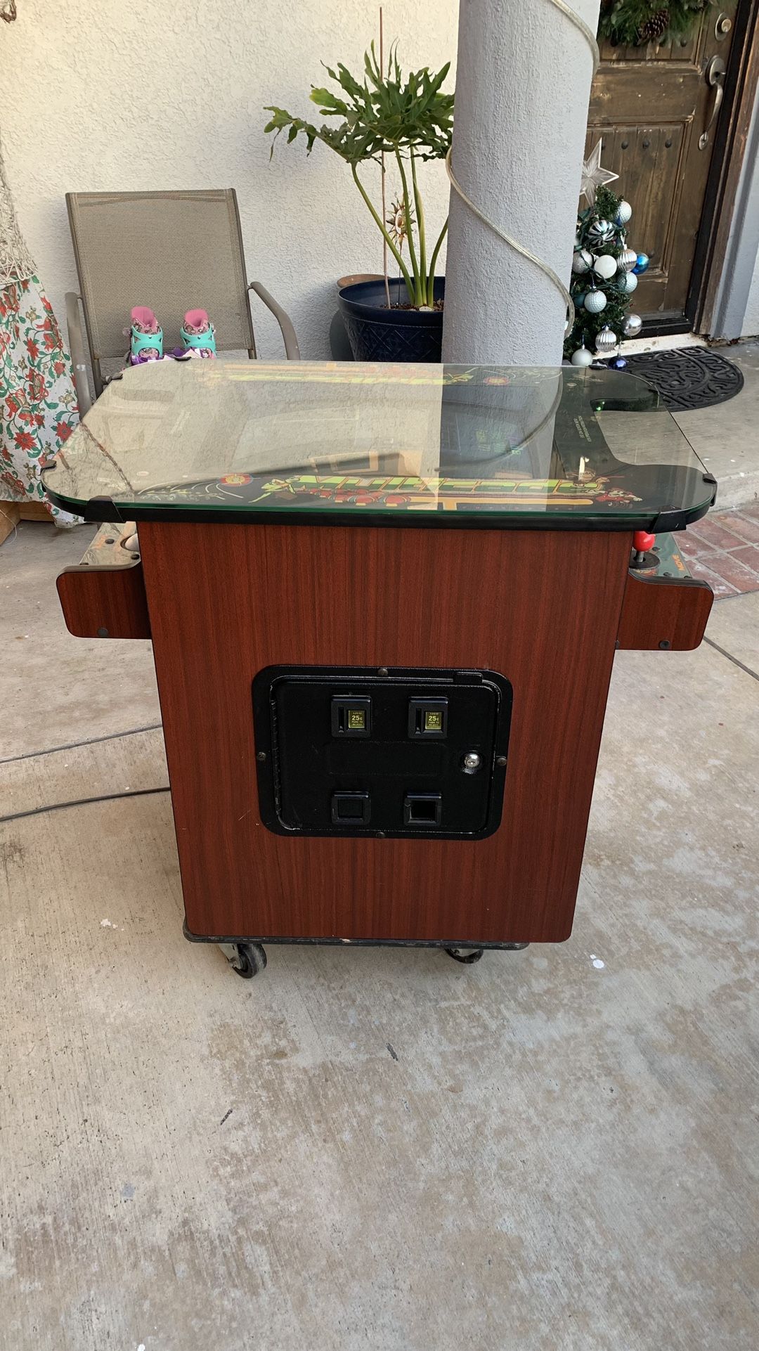 Classic Cocktail Arcade with 19" Monitor and 60 Retro Games
