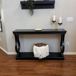 CONSOLE TABLE 